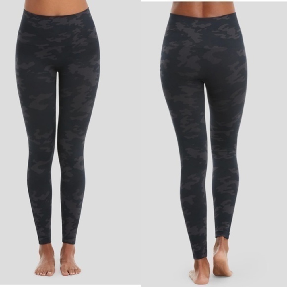 Spanx size XS look at me now black camouflage seamless leggings